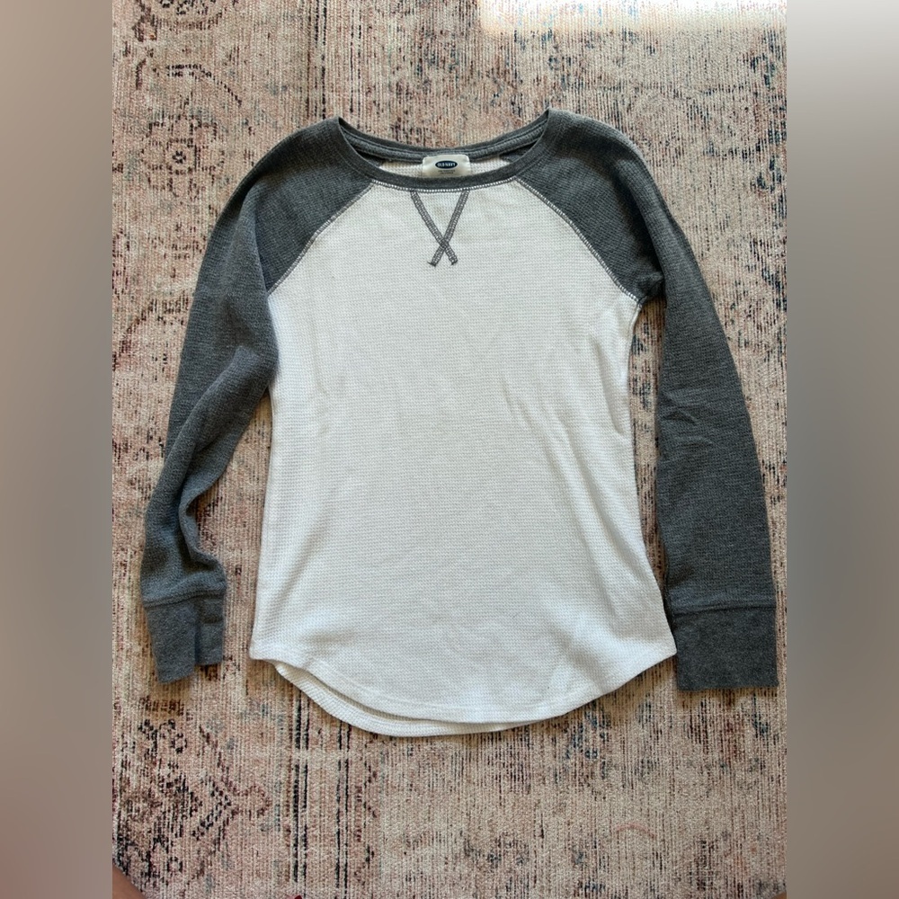 Old Navy Gray and White Long Sleeve Raglan Tee